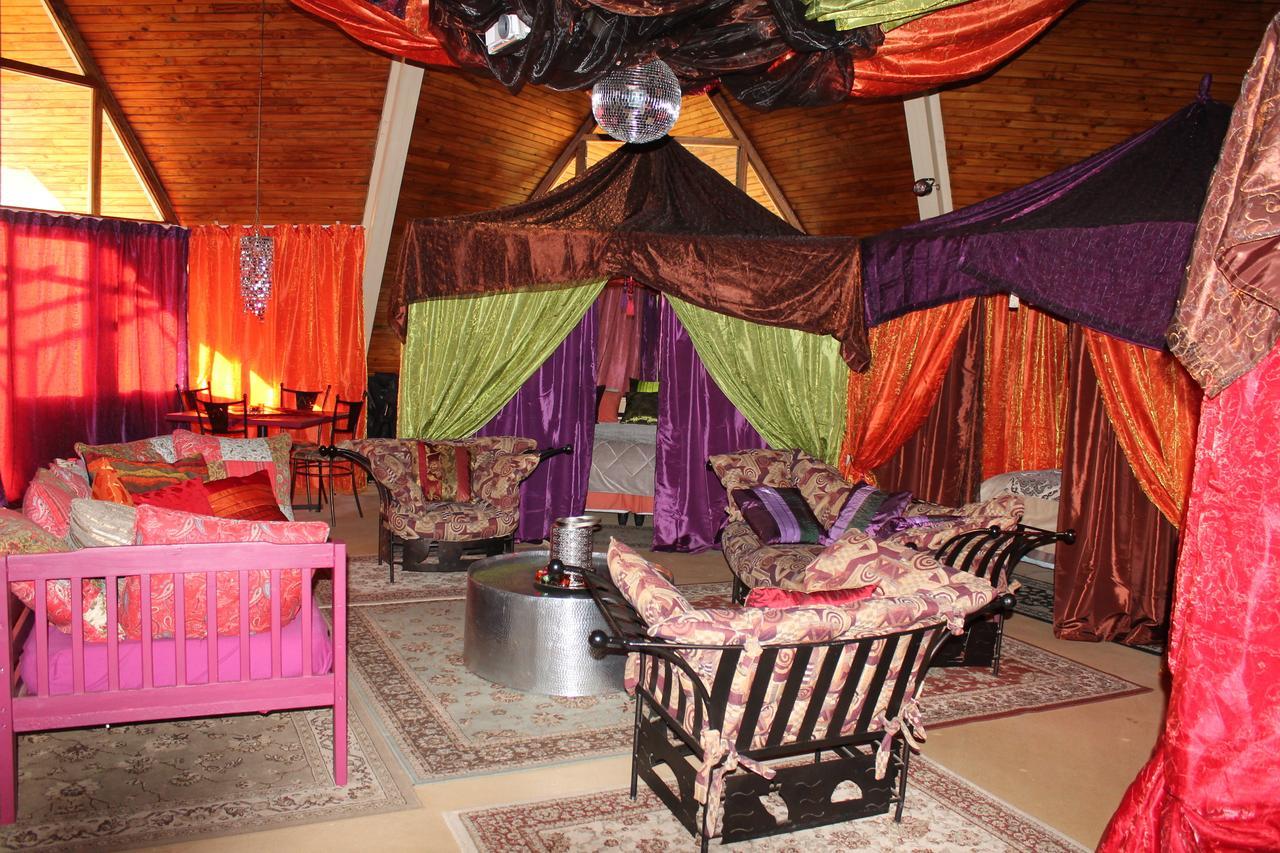 Pyramids Motel Van Reenen Eksteriør billede