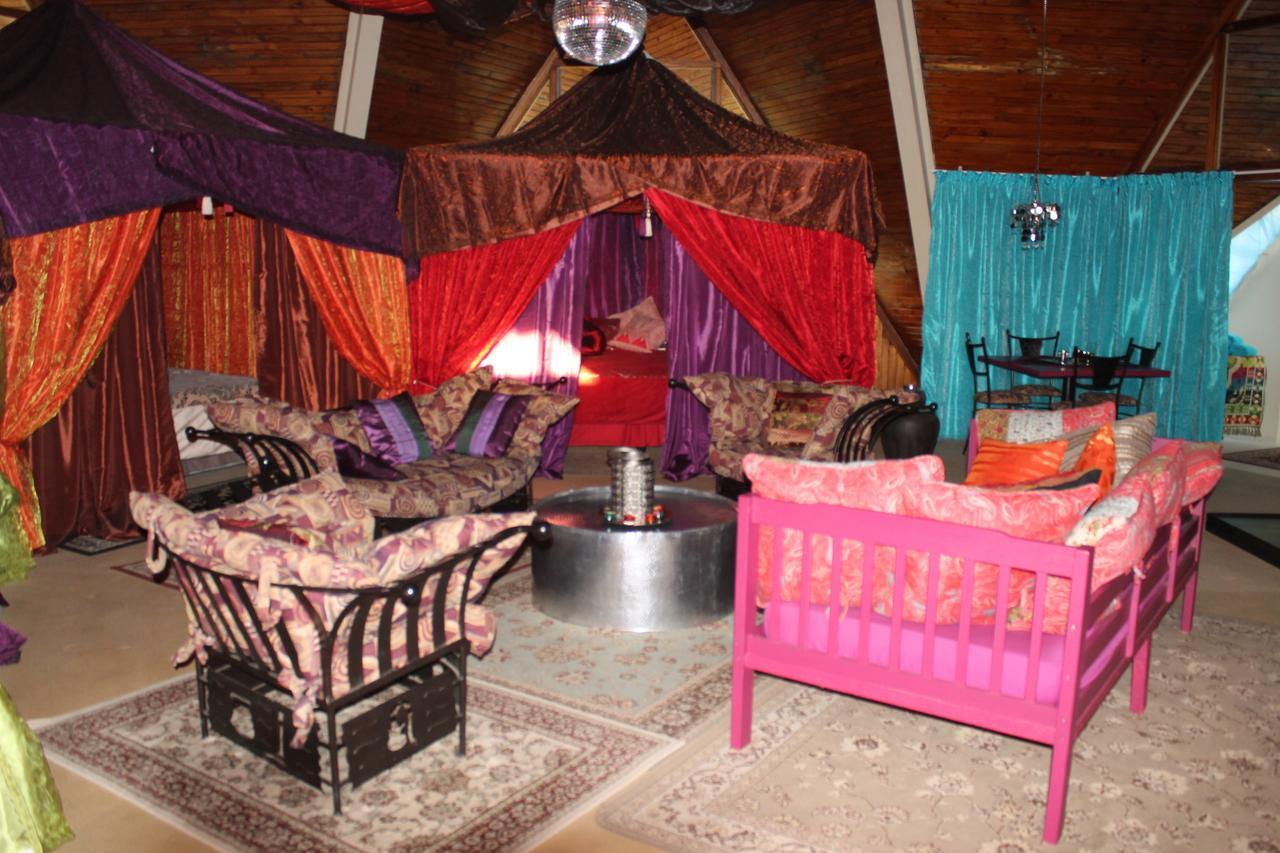 Pyramids Motel Van Reenen Eksteriør billede